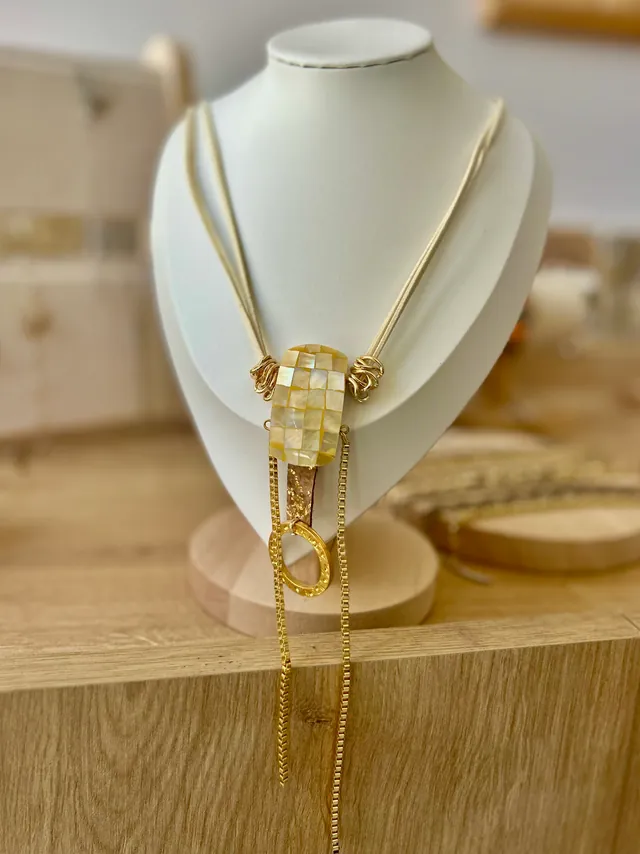 El Yapımı Sedef Taşlı Kolye