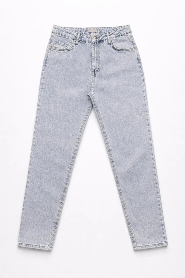 Mom Fit Açık Buz Mavisi Rahat Kesim Yumuşak Tuşe Kadın Denim Pantolon